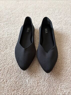 MIA Women's Black Pointed Knit Slip-On Flats